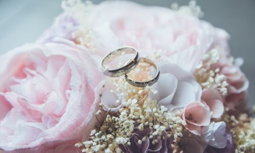 bouquet with rings on top